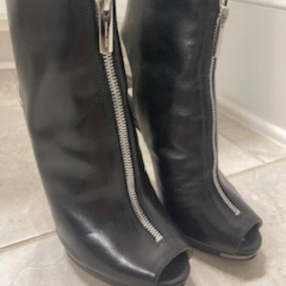 Michael Kors black booties with zipper - Picture 8 of 8